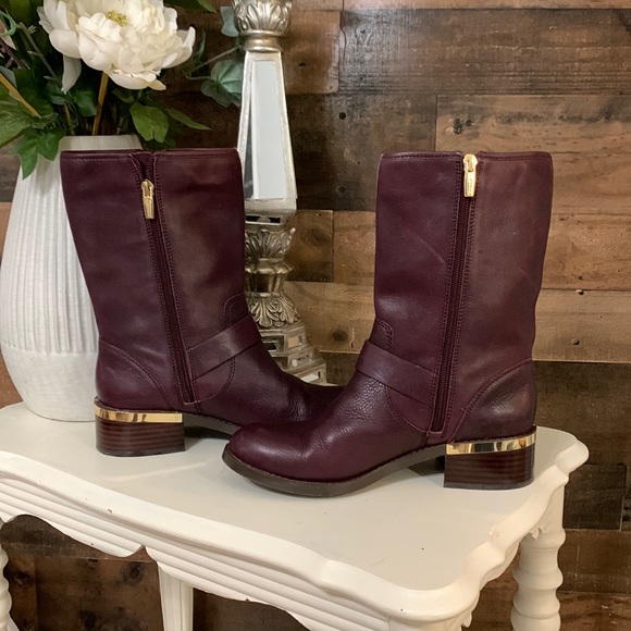 Vince Camuto Shoes - ⭐️HP!⭐️ 🍃🌸 Vince Camuto Boots Size 8